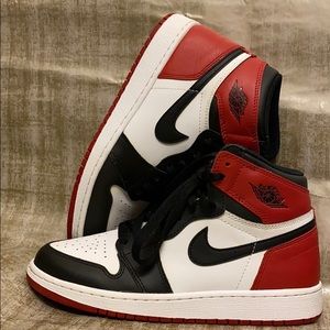 Jordan high black toe 1’s.